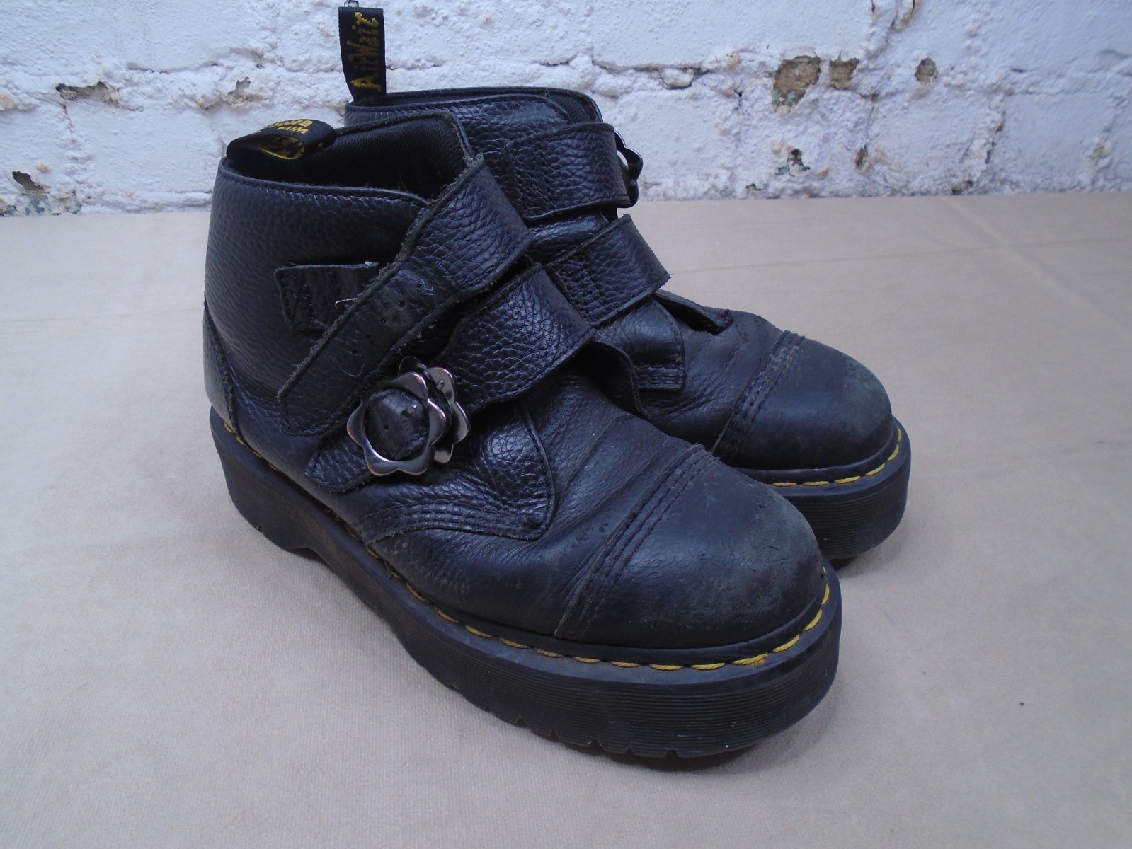 Dr. Martens WOMEN’S LA004 KV04X DEVON FLOWER ANKLE BOOT BLACK MILLED NAPPA SZ 10