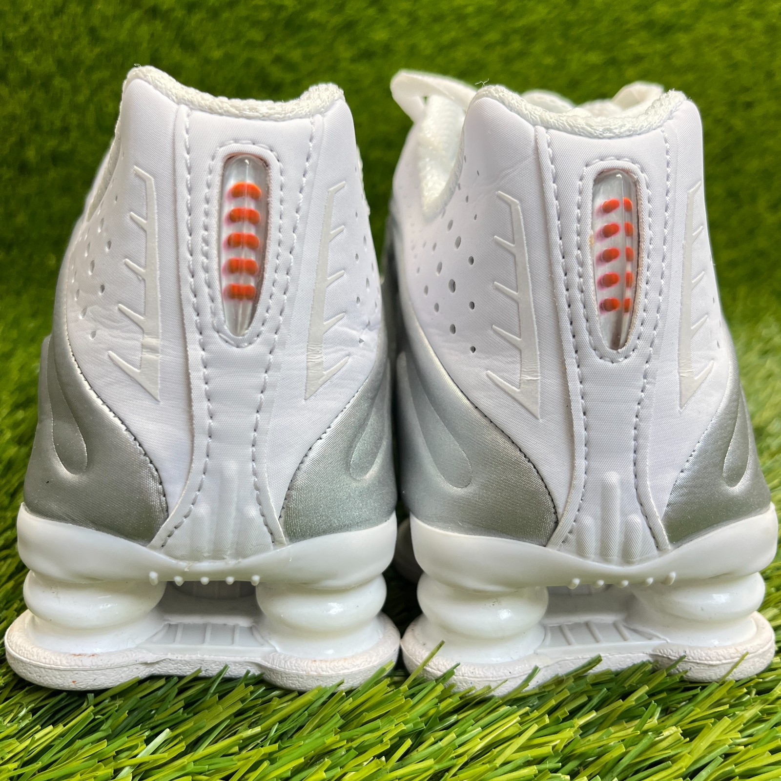 Nike Shox R4 Womens Size 6.5 White Metallic Silver Running Walking Shoes Sneaker