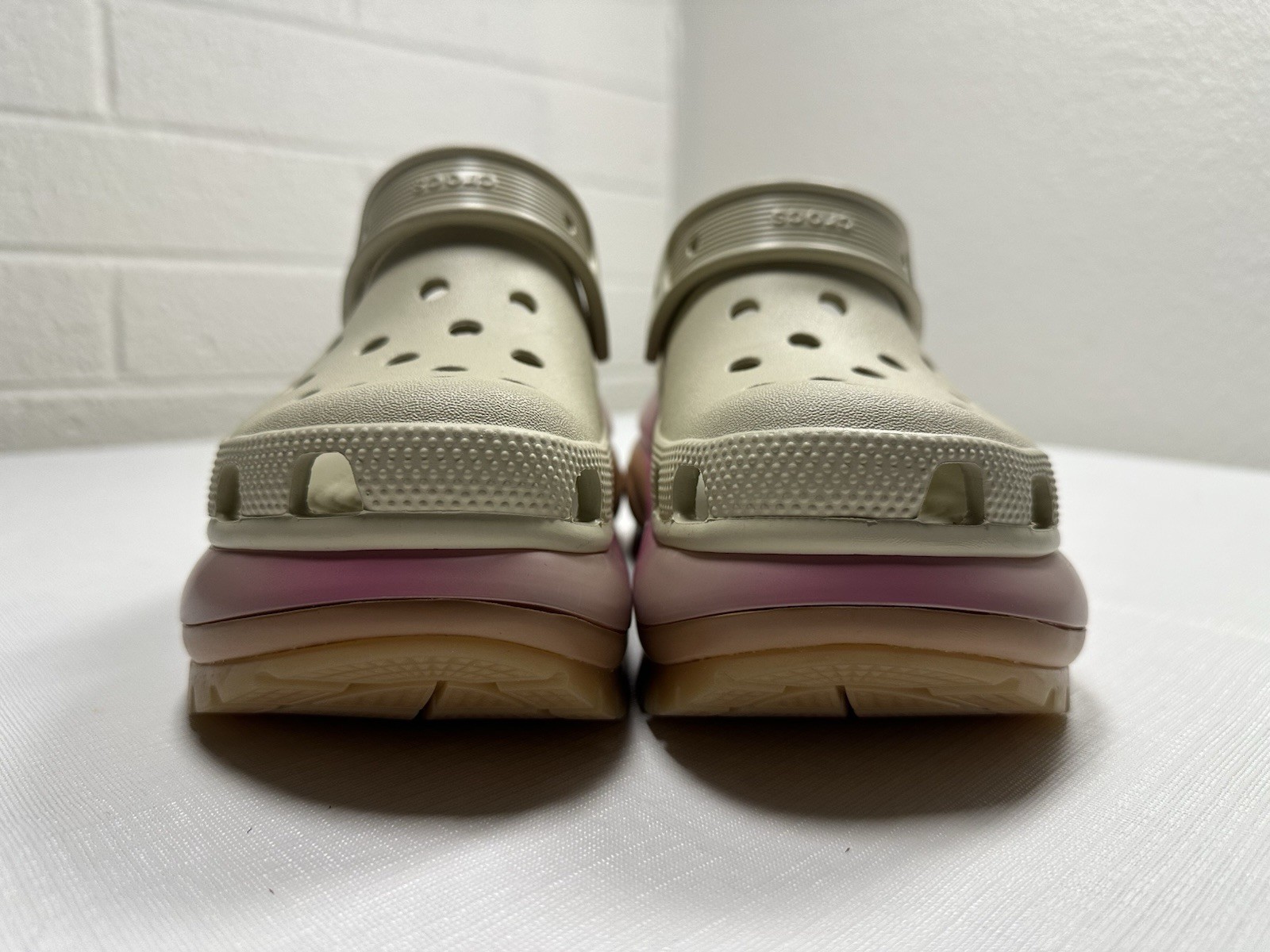 Women’s Crocs Classic Mega Crush Color Dip Slingback Clog Size 6 Bone Pink