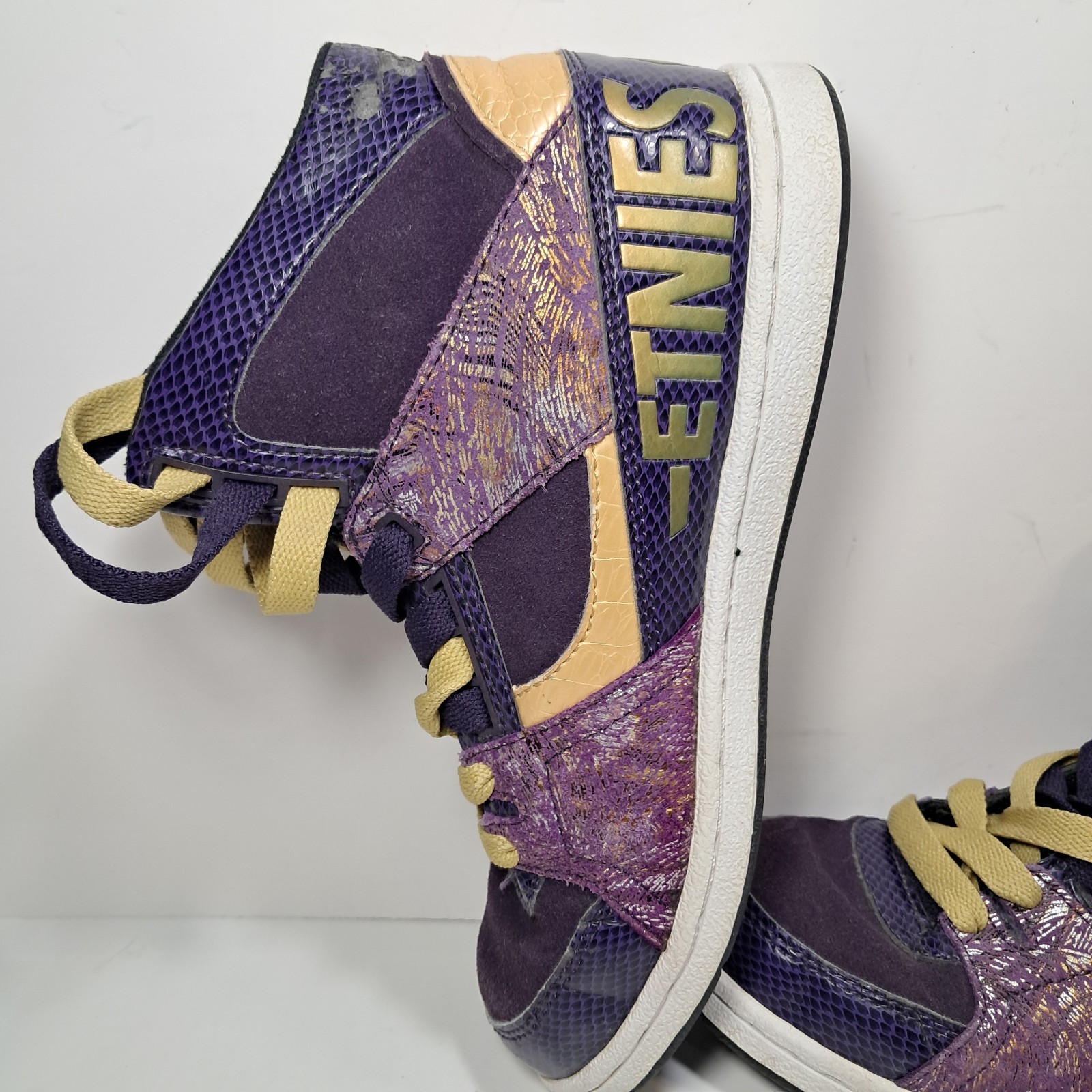 Vintage ETNIES High Top Skater Shoes Size 6.5 Ollie King, Purple & Gold