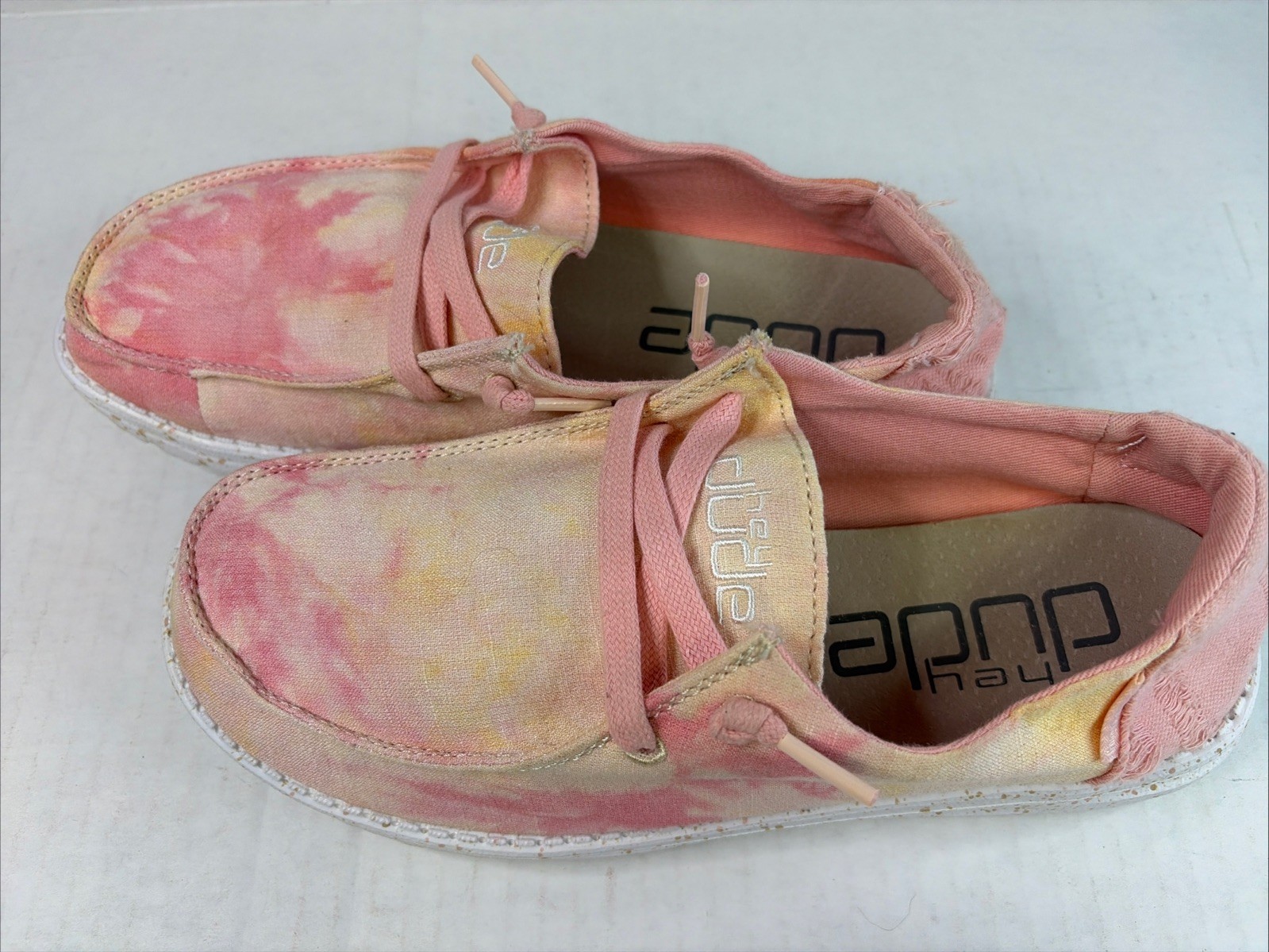 Hey Dude Women’s Wendy Tye Dye Lemon Ombré Loafers Size 8 No Box