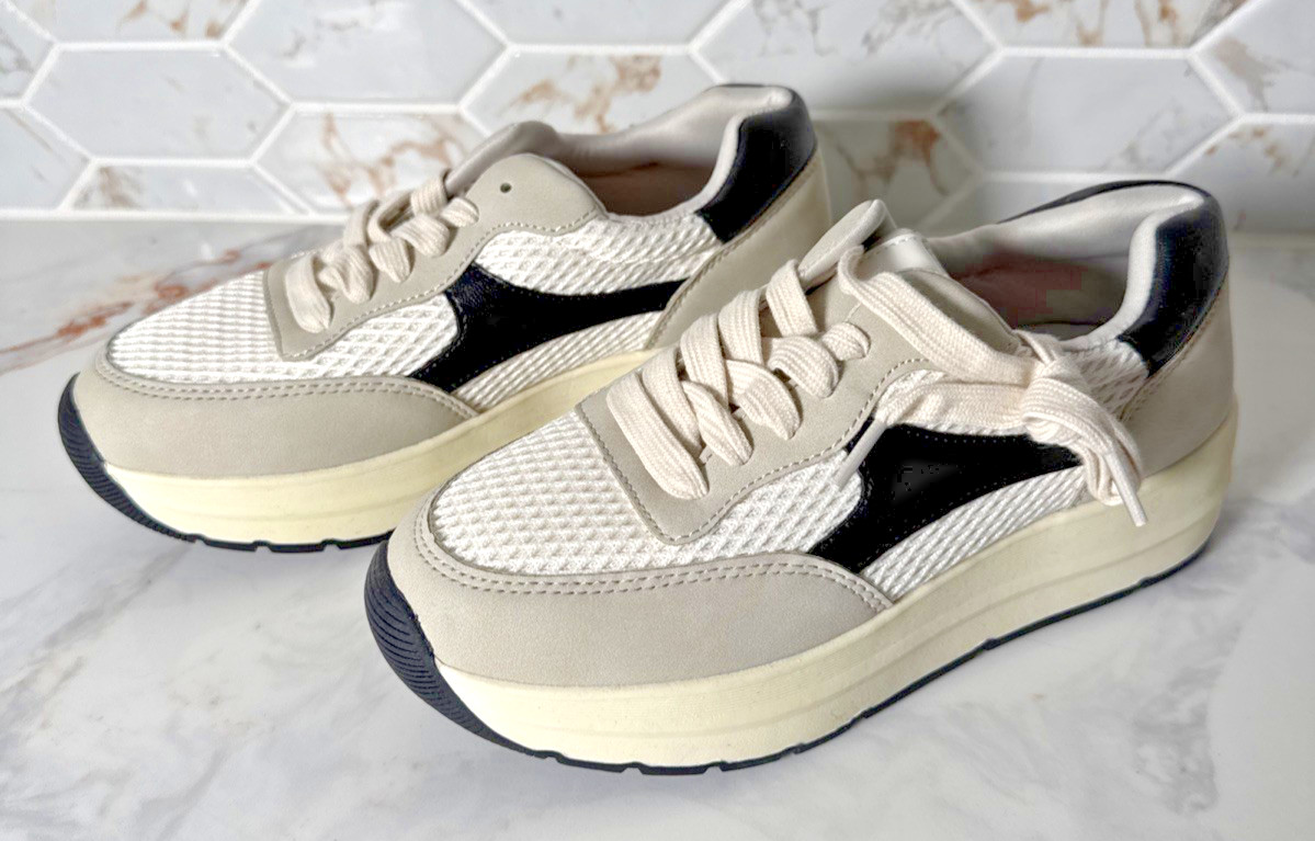 Time And Tru Women’s Size 6 Sneakers Memory Foam NEW Black / Cream / Gray