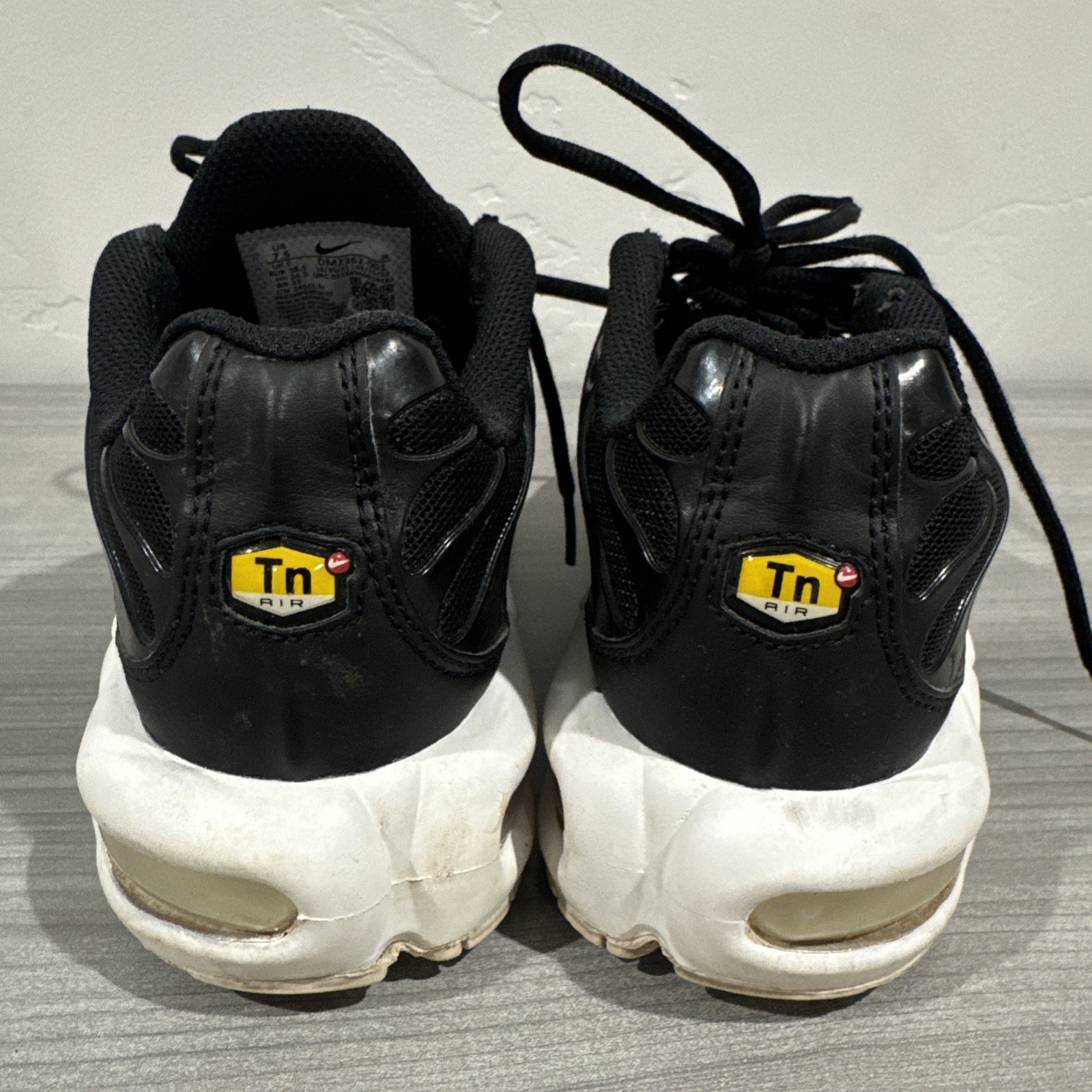Nike Air Max Plus Black/ Black-White DM2362-001 Women’s Size 7.5