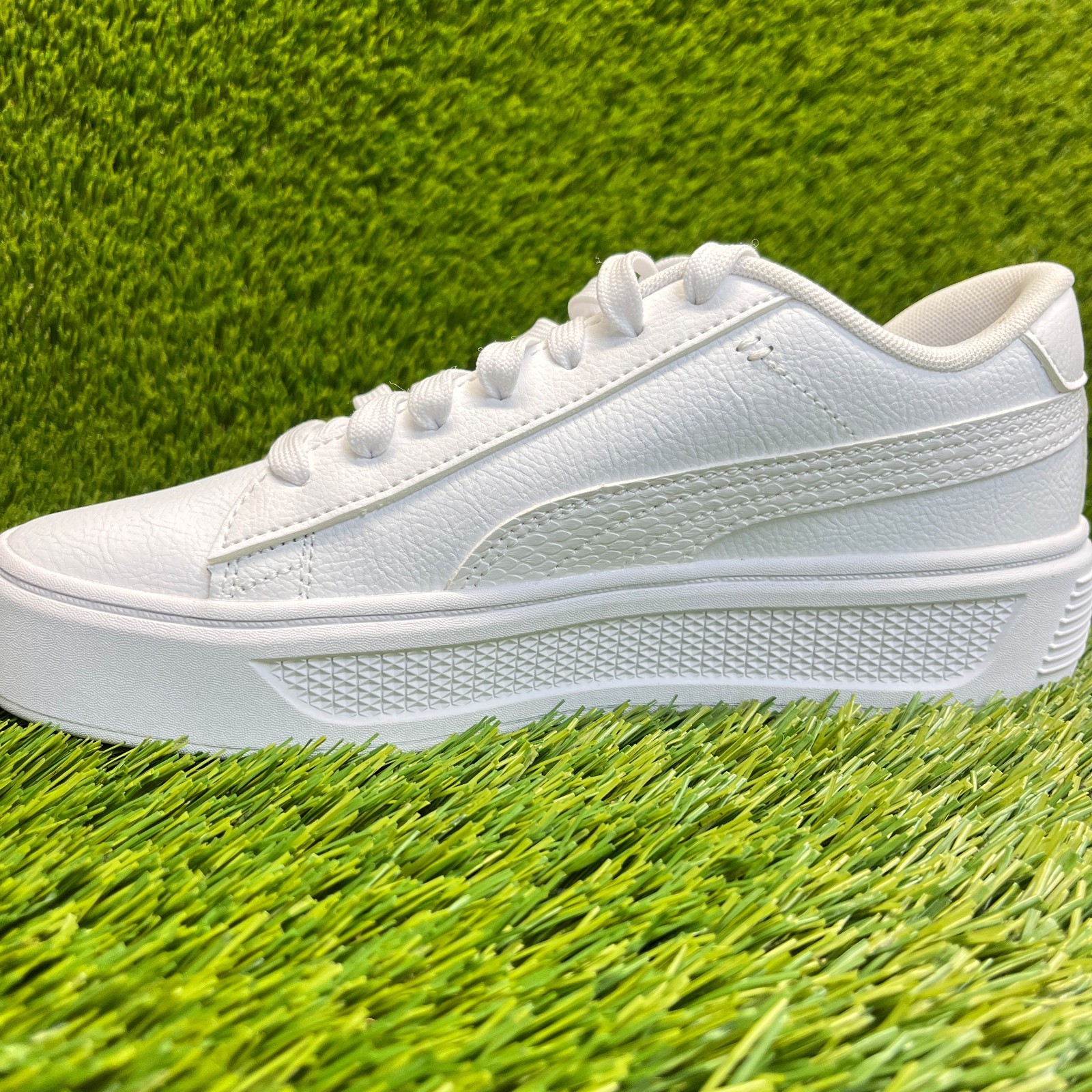 Puma Smash Platform V3 Reptile Womens Size 7.5 White Athletic Shoes Sneakers