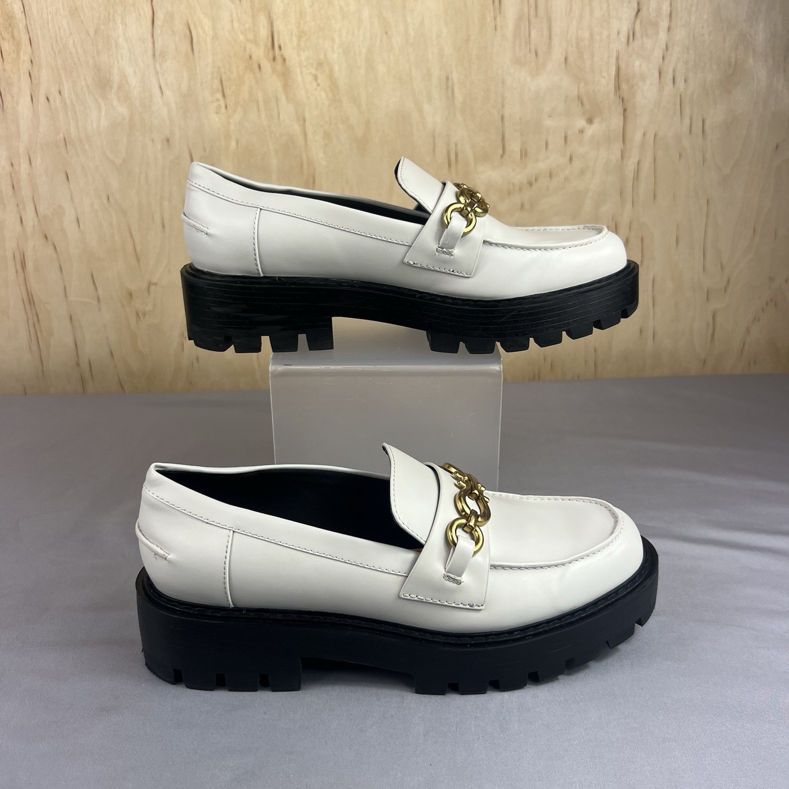 Charles & Keith Loafers Women’s US 6 EU 36 White/Black Patent Leather