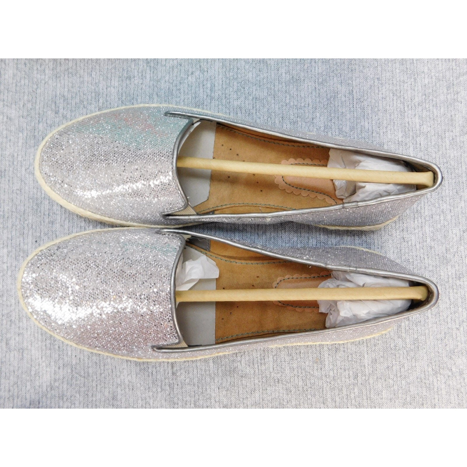 Yuu Geniva Espadrille Slip-on Shoe Womens 8 Silver Glitter NIB YU10127