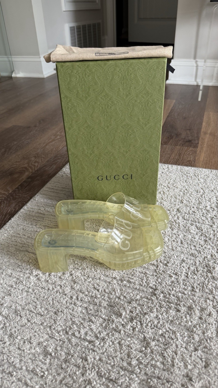 NWB $450 GUCCI TRANSPARENT RUBBER LOGO SLIDES SANDALS SIZE IT 36 US 6