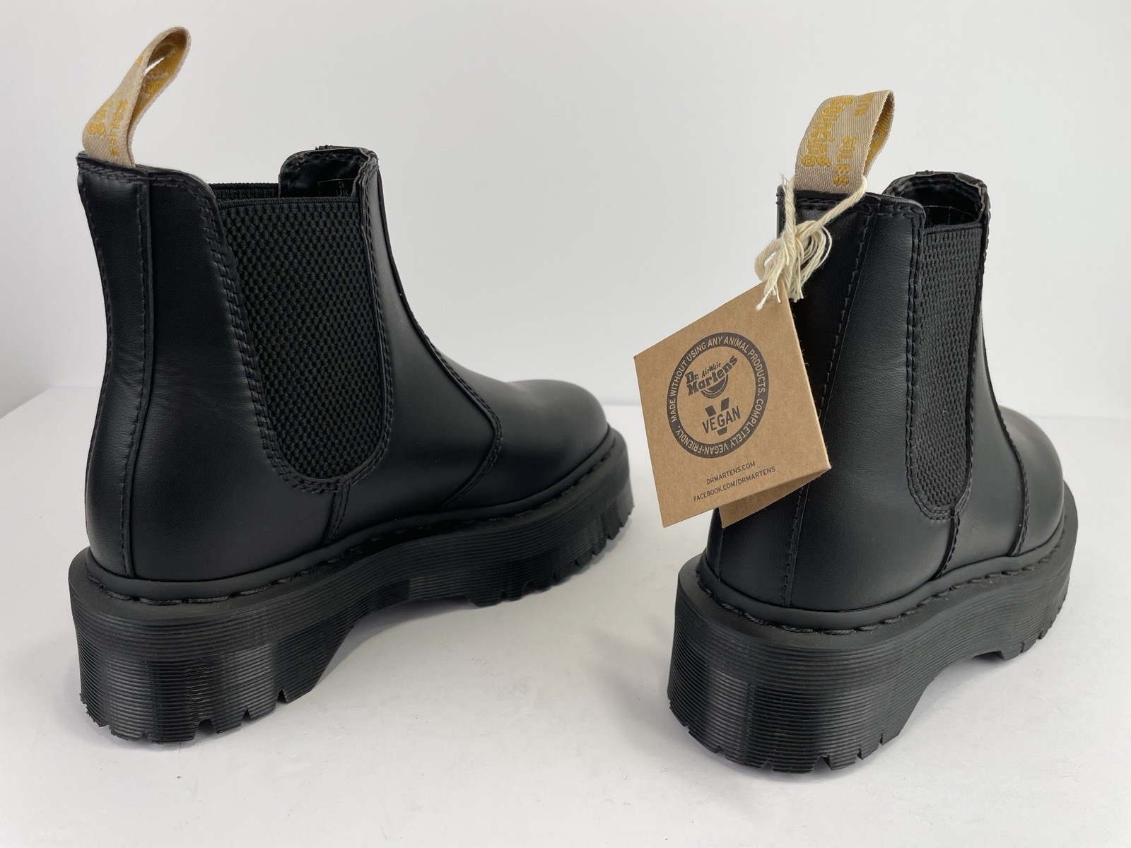 Dr. Martens Vegan 2976 Quad Chelsea Mono Boots Black Felix Rub Off Women’s Sz 5