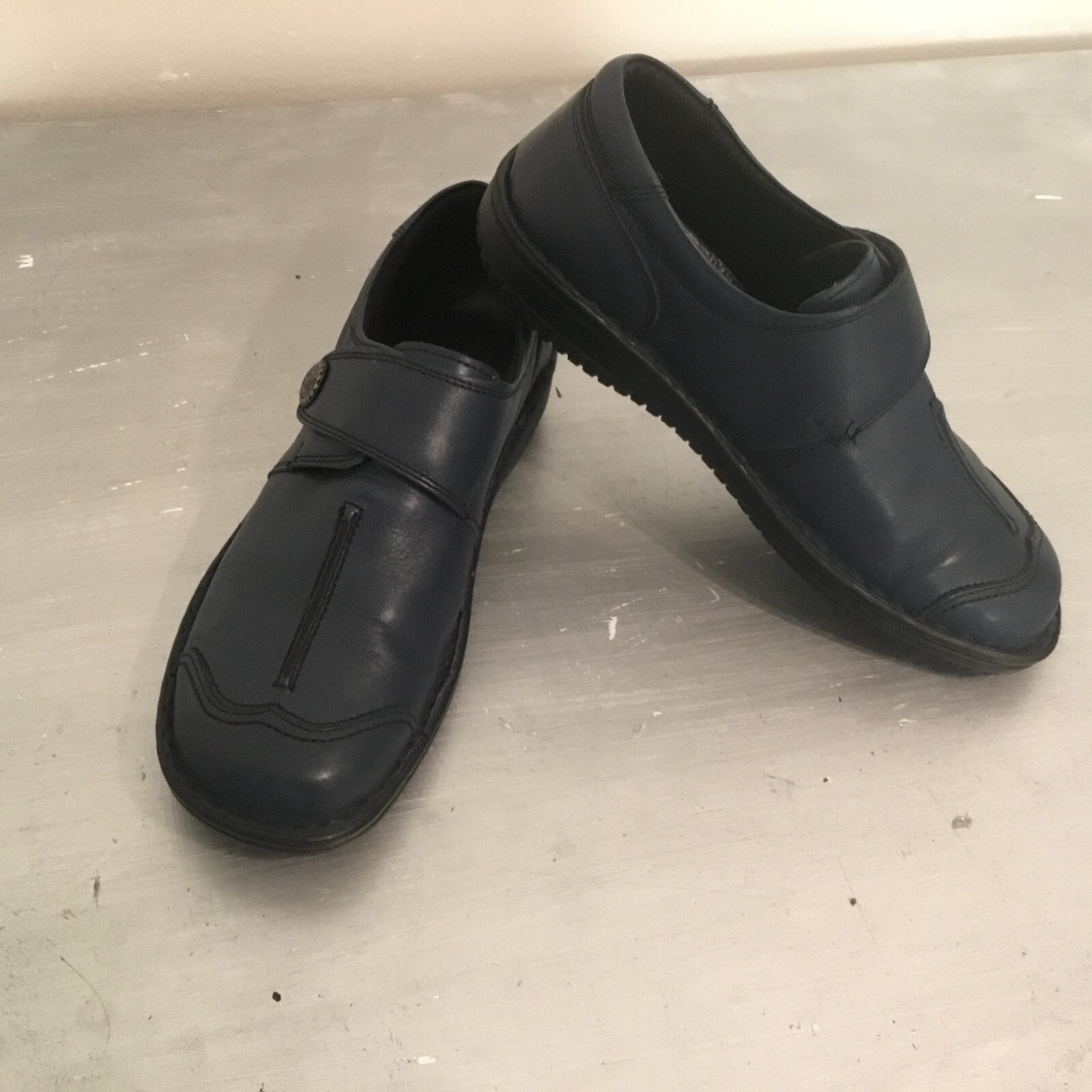 Volks Walkers Koeln Slip-On Navy leather loafers Hand Size 41 Eur (10/10.5 US )