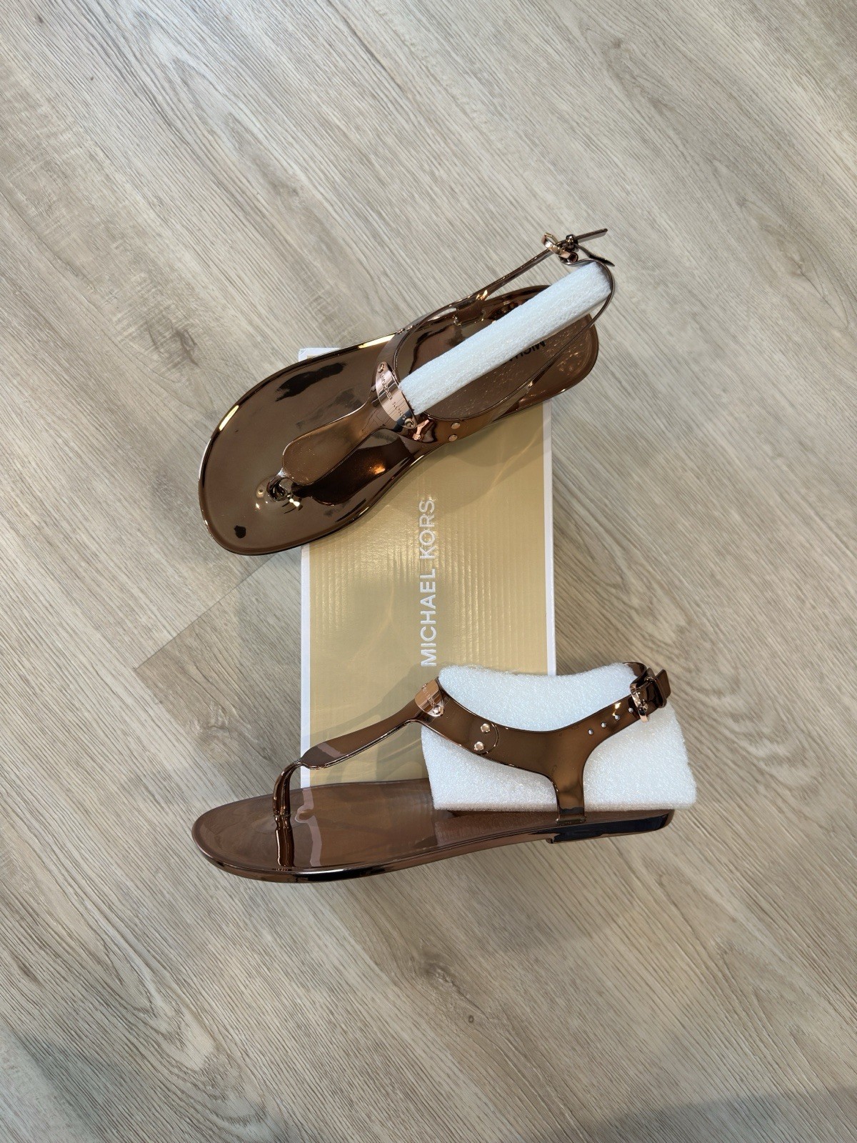 *RARE* MICHAEL KORS “MK Plate Jelly” Copper Rubber Flats Thong Sandals – Size 8M
