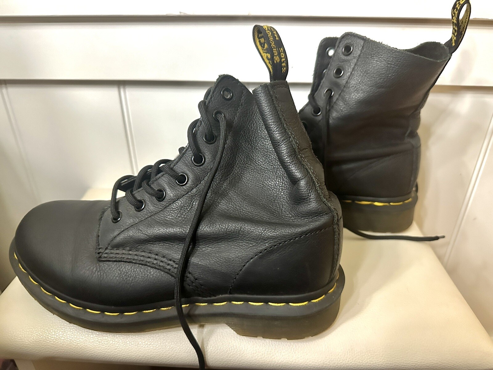 Dr. Martens Pascal 1460 Virginia Leather Boots for Women, Size US 8 – Black EUC