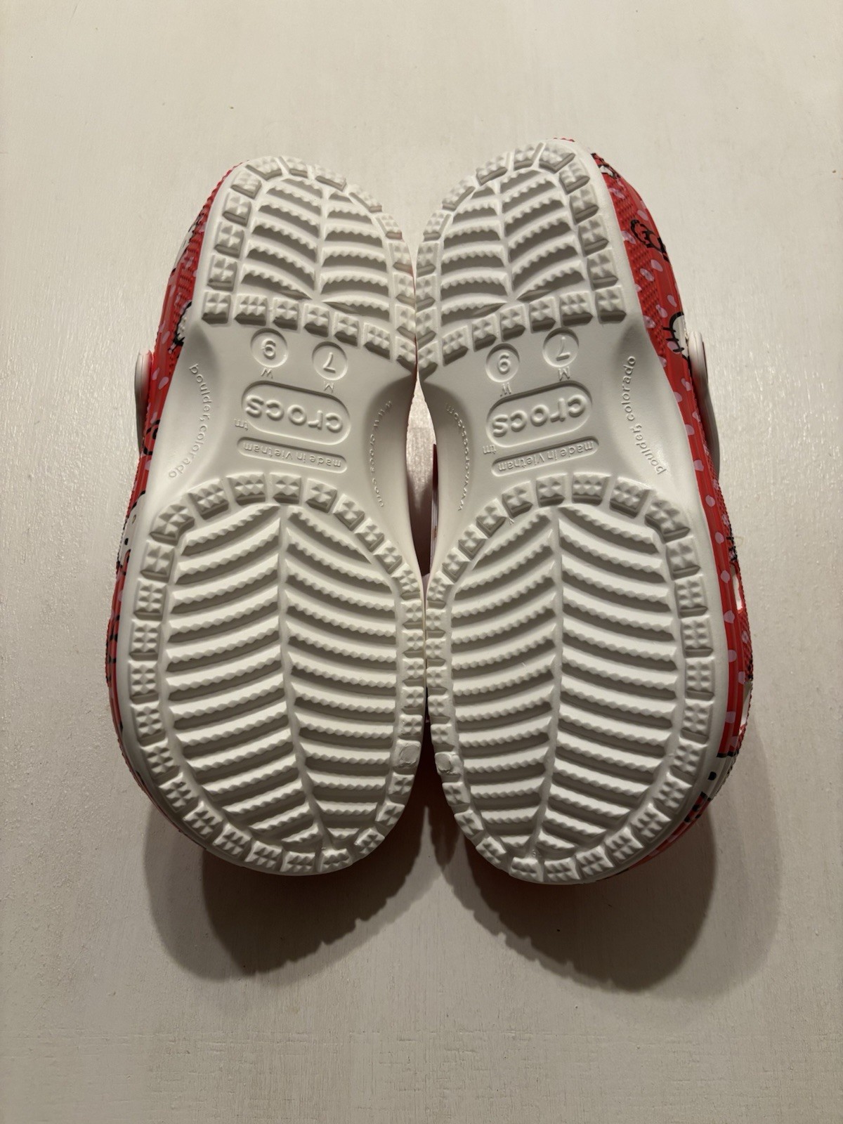 Hello Kitty Red Classic Crocs Shoes Women’s Size 9 Men’s Size 7 Brand NWT