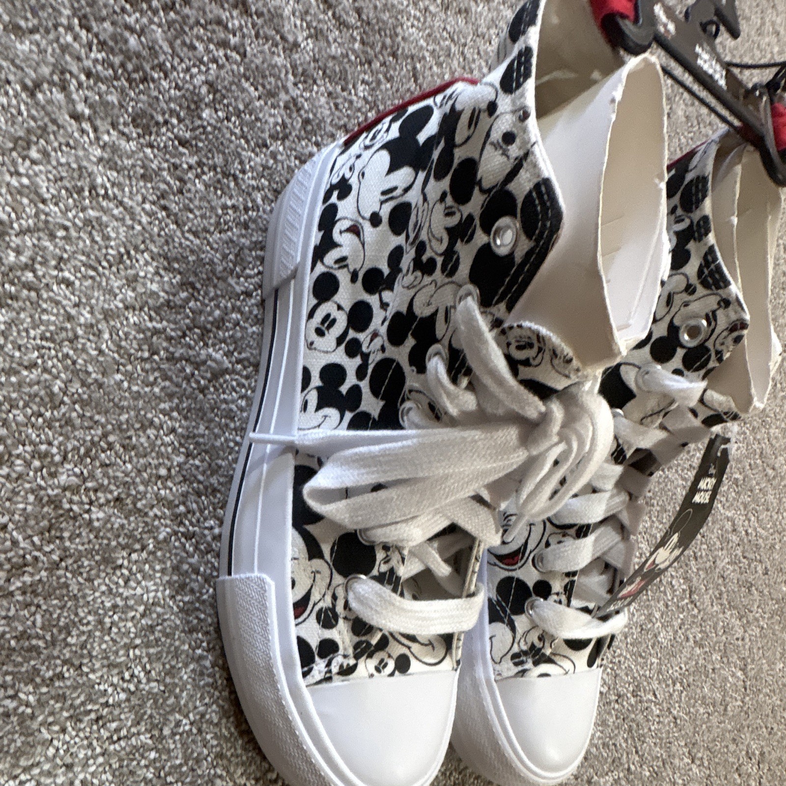 Disney Mickey Mouse Women’s Sneakers Size 7