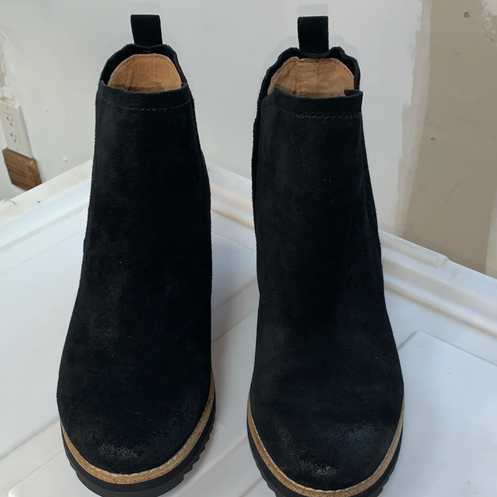 Söfft Black Suede Pull Tab 2.5 “Wedge Comfort Ankle Bootie Women Sz10