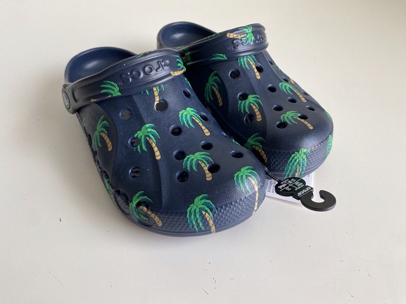 Crocs Navy Blue Vacation Palm Trees Baya Clogs Men’s Sz 5 Women’s 7 NEW