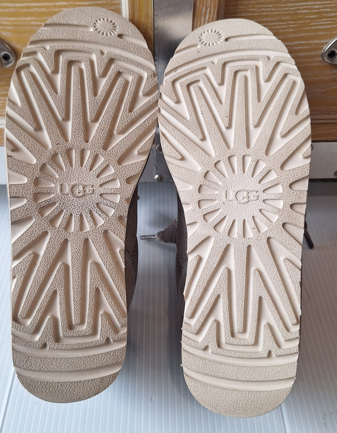 UGG Women’s Lowmel Sneaker Size 8 Campfire Color
