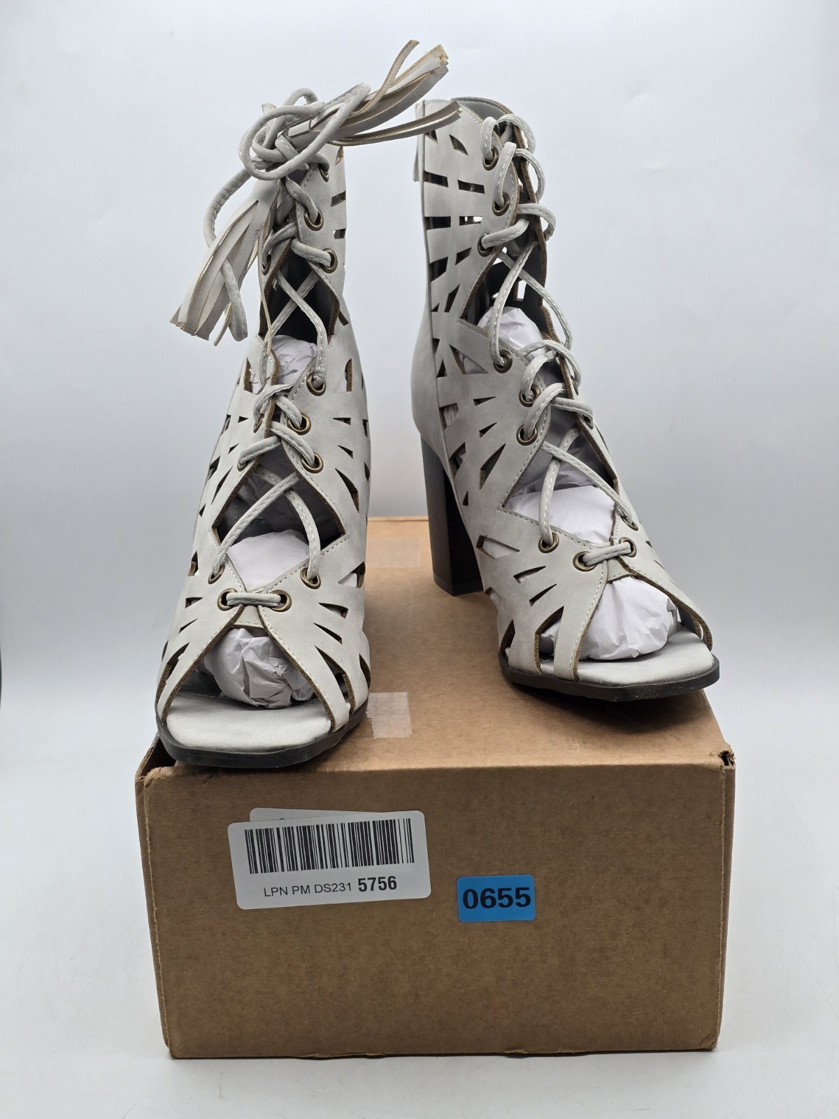 NEW 2 Lips Too Women’s Rewind Dress Sandal – Size 8.5 – Color Gray