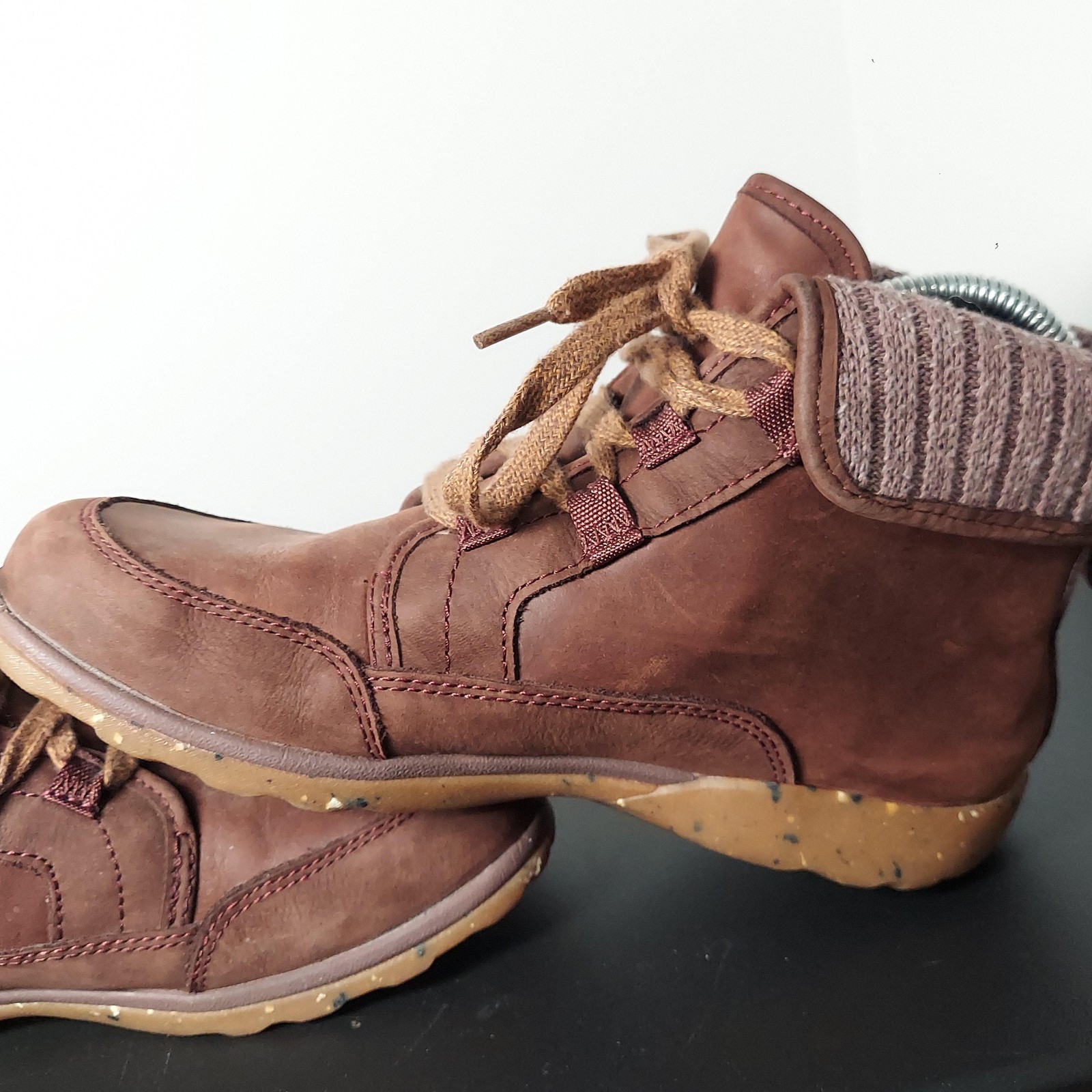 Chaco Boots Womens Size 7.5 Brown Nubuck Lace Up Ankle Bootie Knit Cuff Winter