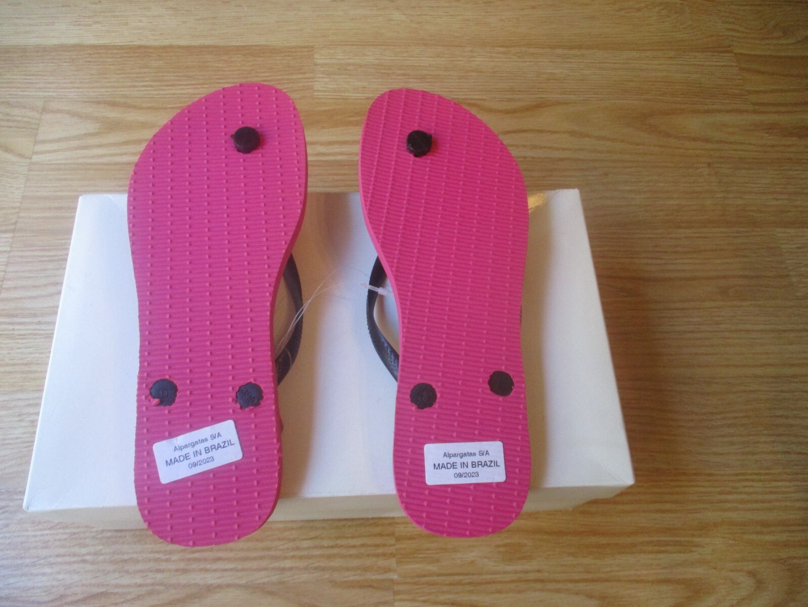 Havaianas Slim Summer Fuit Flip Flops Thong Womens Pink Flux USA 9/10 NWT