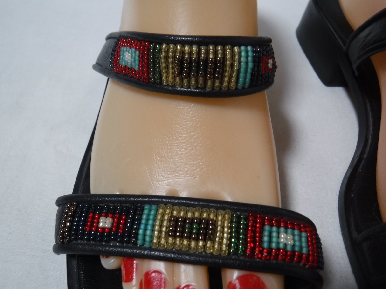 VTG Brighton Sam Beaded Sandals Southwestern Aztec Low Heeled Shoe Italy 7.5 M