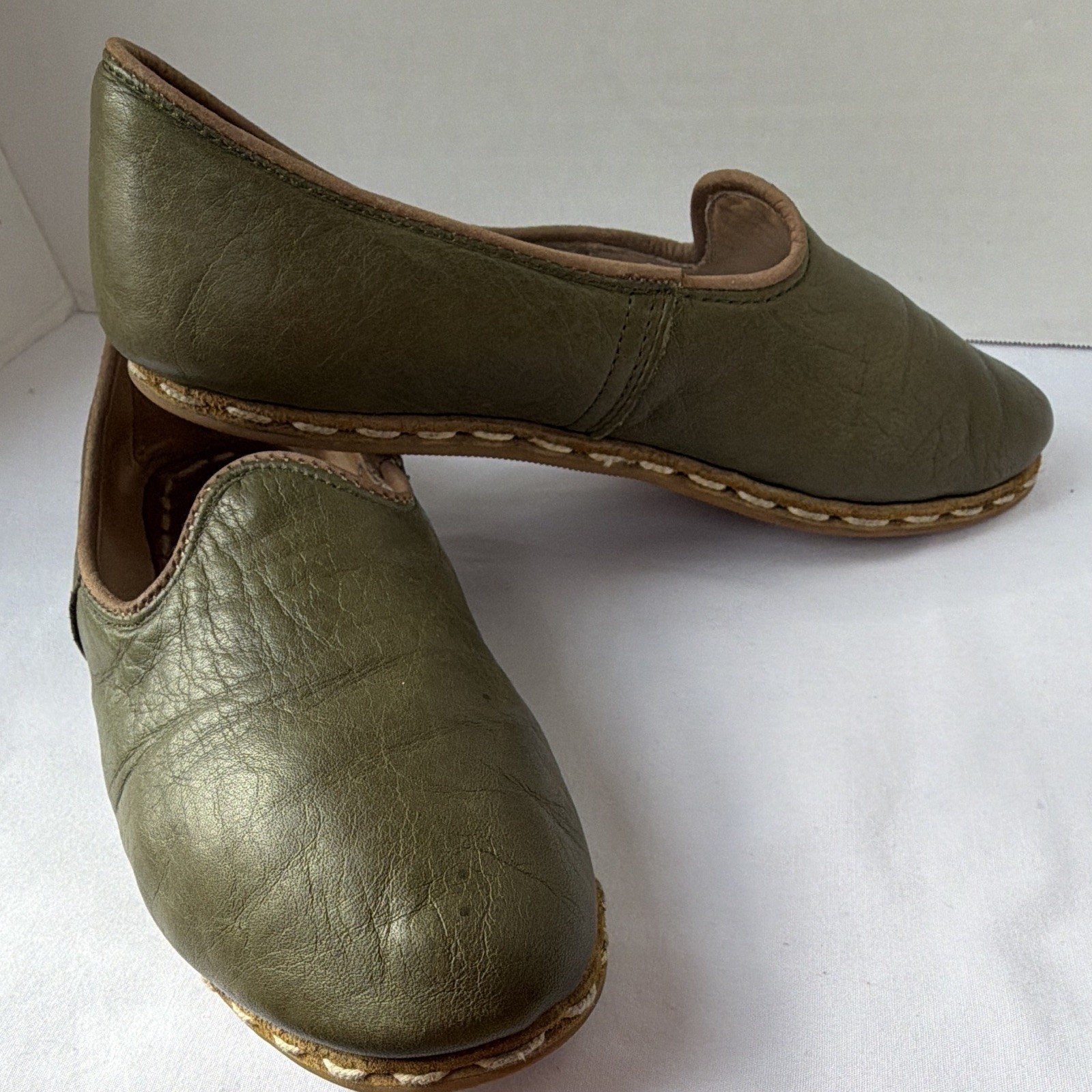 Sabah Green Leather Slip-On Flats Round Toe Stitched Womens US 7.5 EU 38