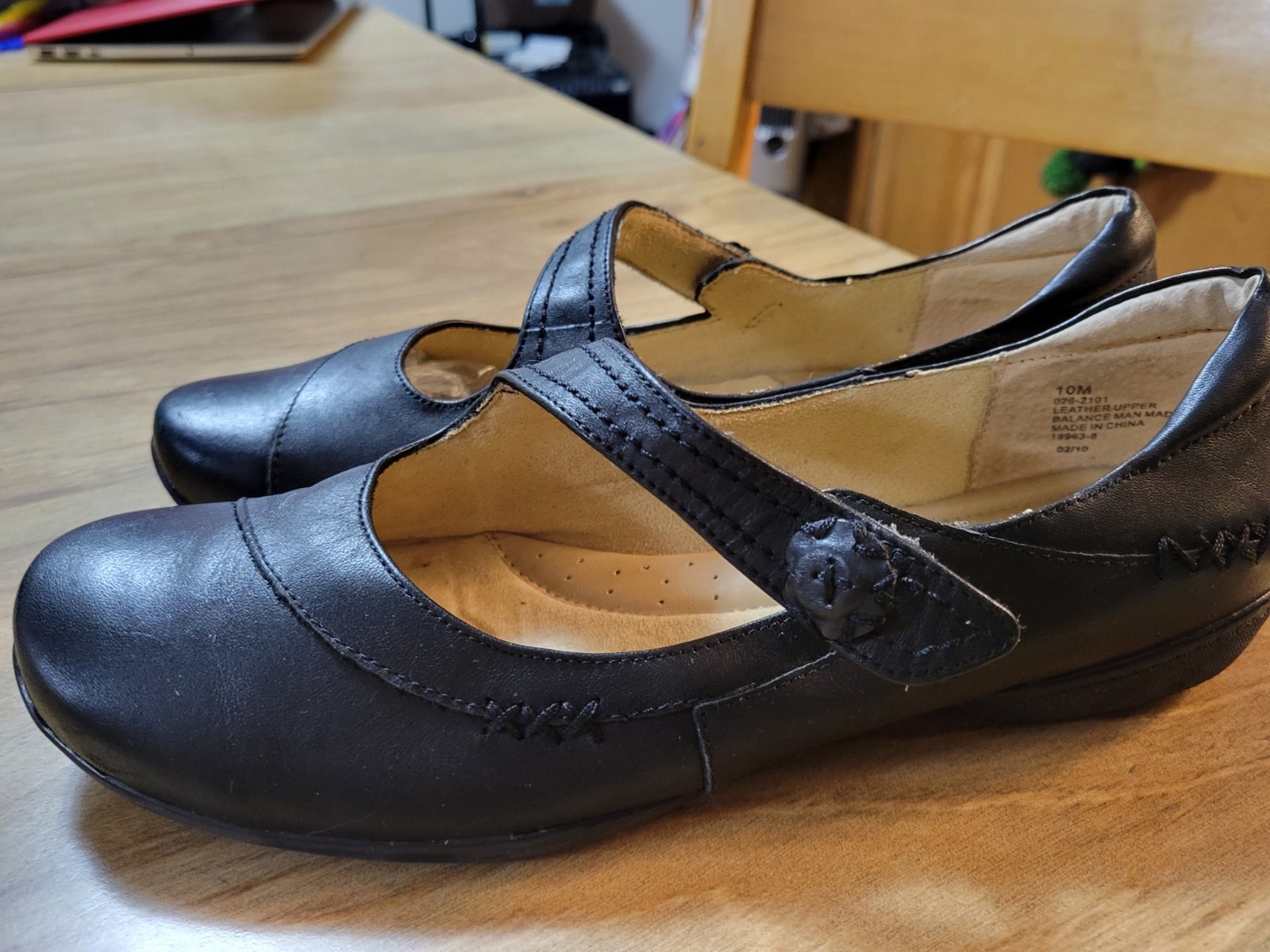 Mary Jane Style Leather Shallow Toe Comfort Flat By Strictly Comfort sz 10-M