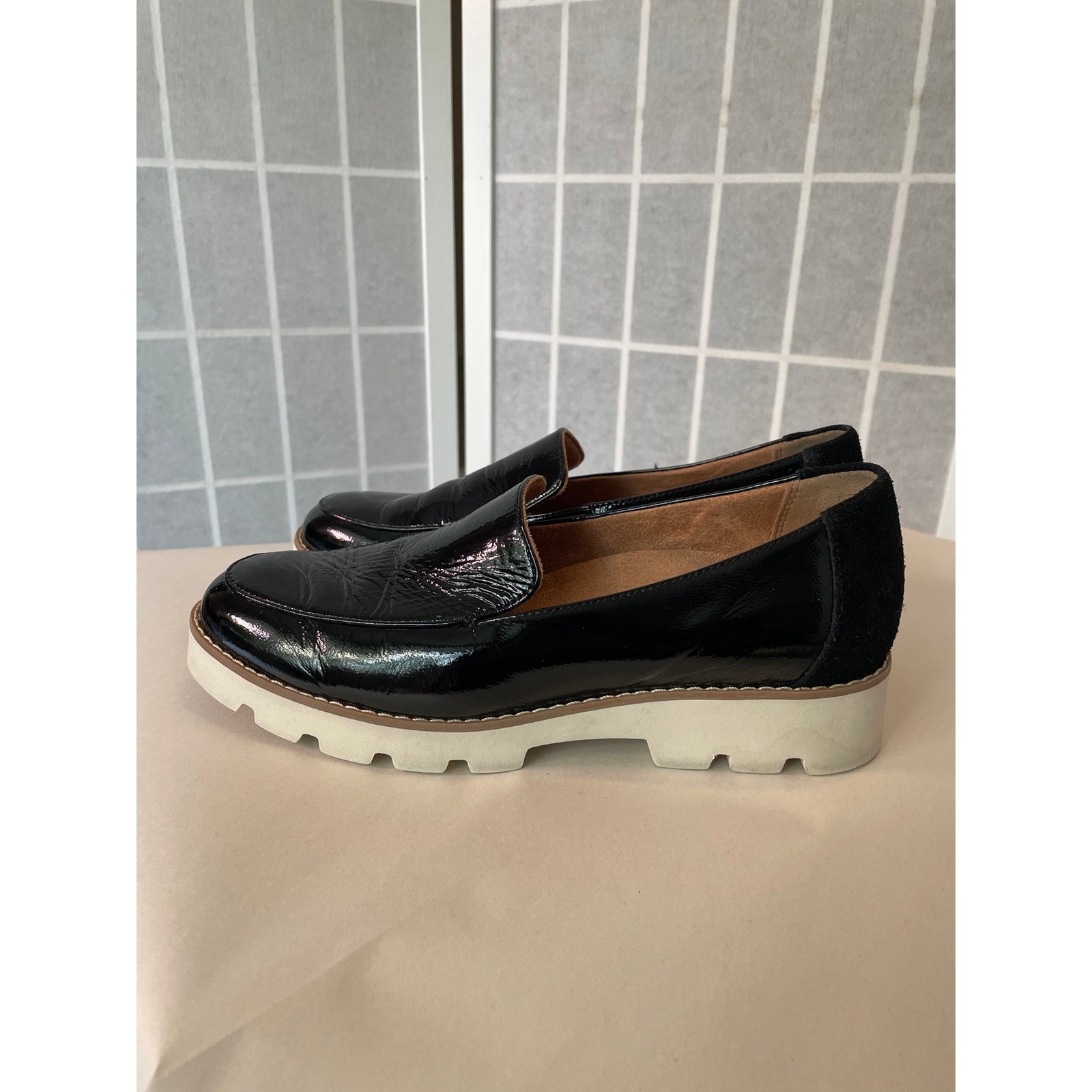 Vionic Kensley Patent Loafers Black Lug Sole 6.5 Minimalist Modern Preppy City