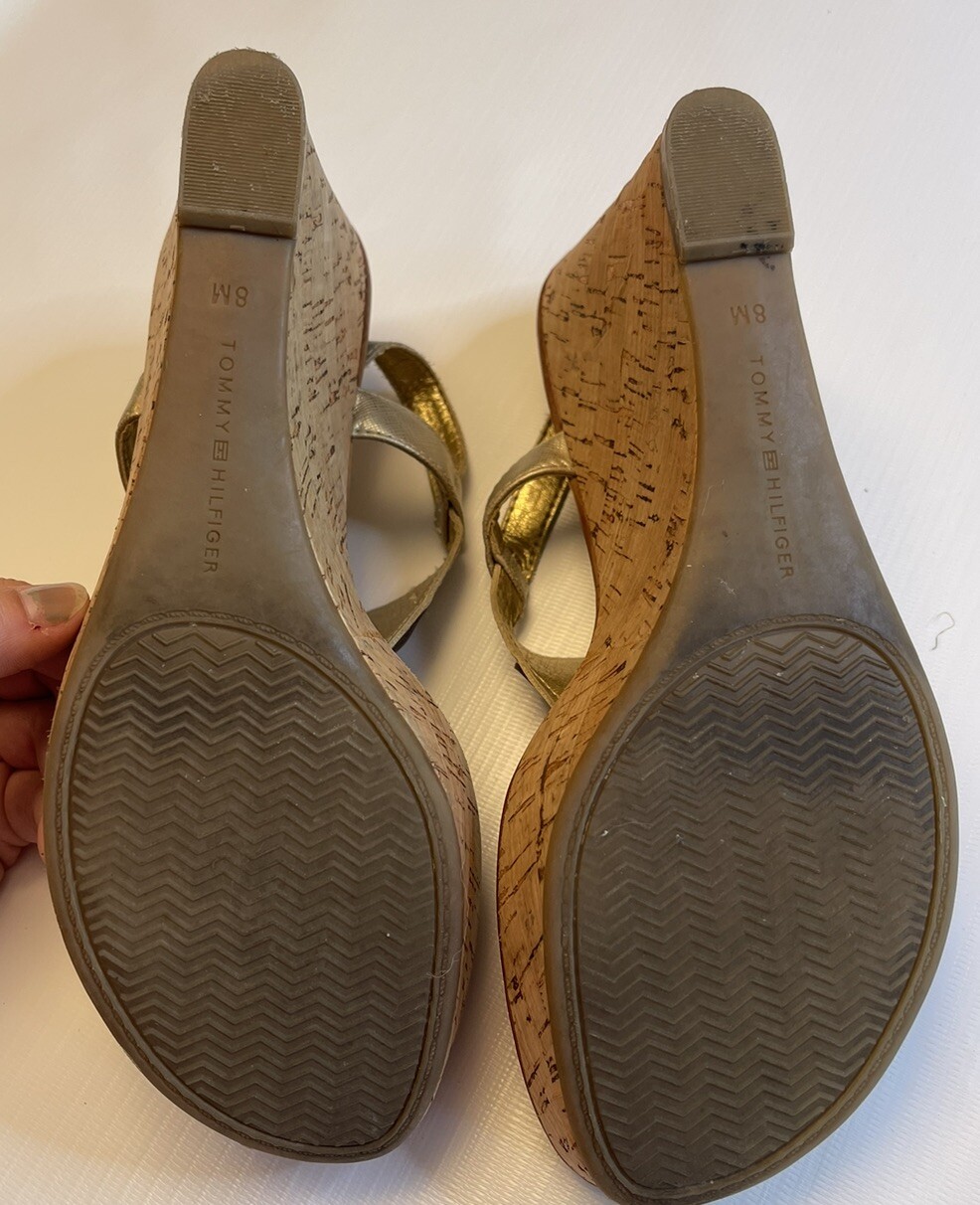 TOMMY HILFIGER Myrtie 2 3.5in Wedge Heel Sandal with Gold Horsebit Sz 8 EUC