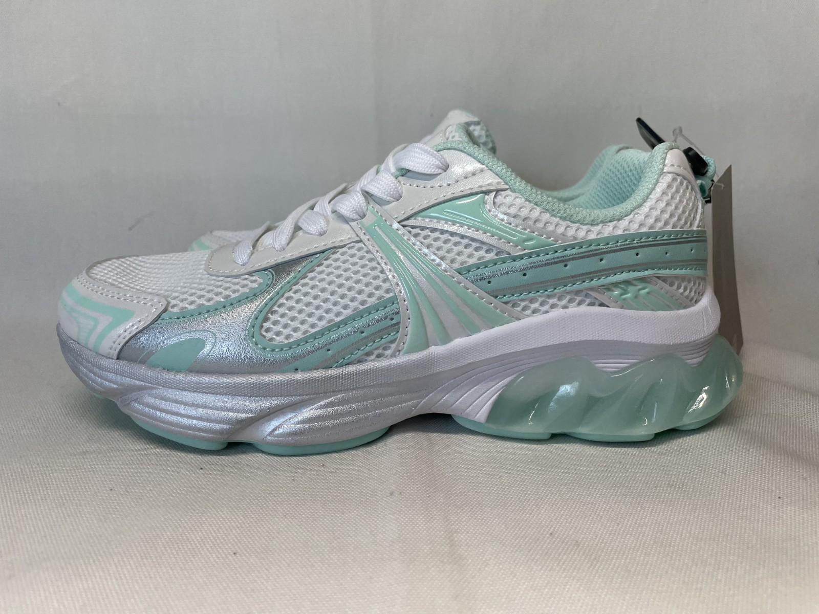 AVIA Women’s Fashion Gel Sneaker White Mint Green, Size: 6 NWT