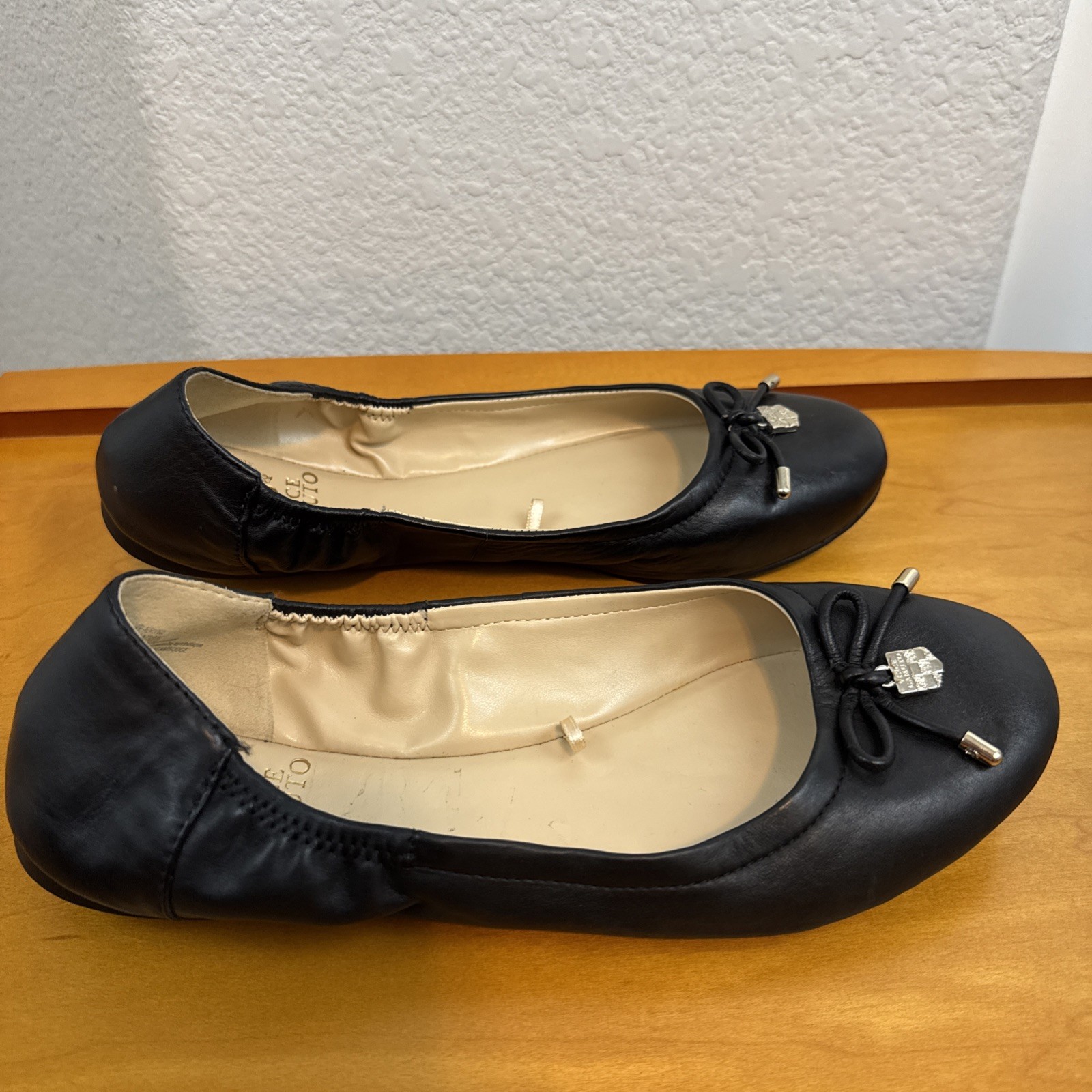 Vince Camuto Black Leather Ballet Flats Bow Slip On Women’s US 8.5 M EUR 39.5