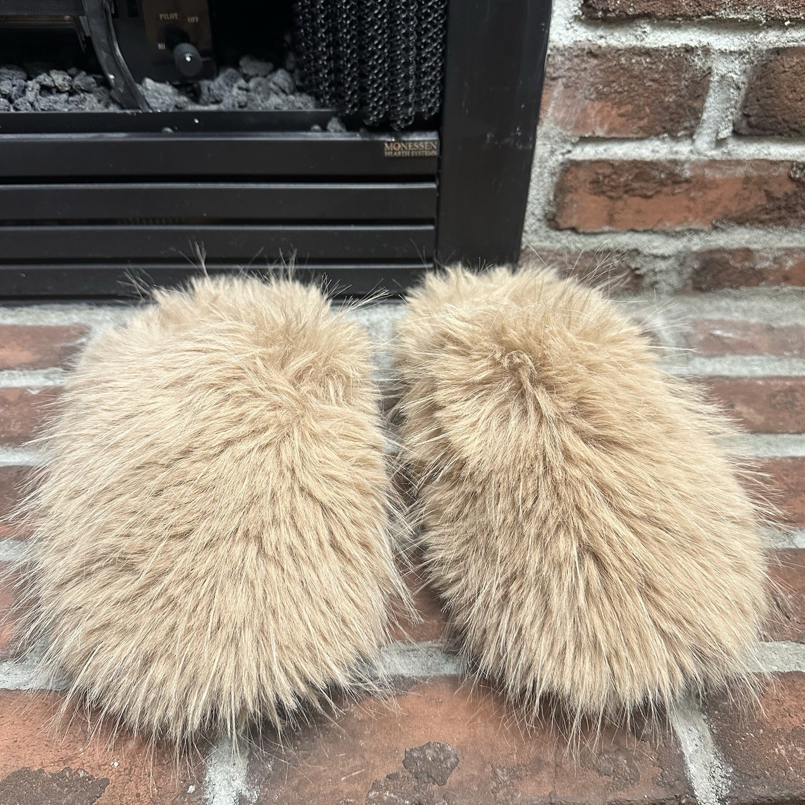 Furry Slippers Size 44-45 Soft Cozy Indoor/Outdoor Home Footwear Unisex Super