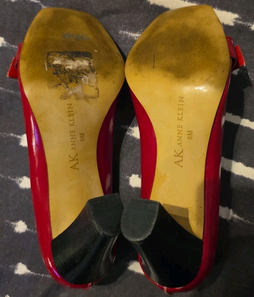 ANNE KLEIN SHOES 8M RED PATENT LEATHER BUCKLE STRAP 3.25″ BLACK HEELS