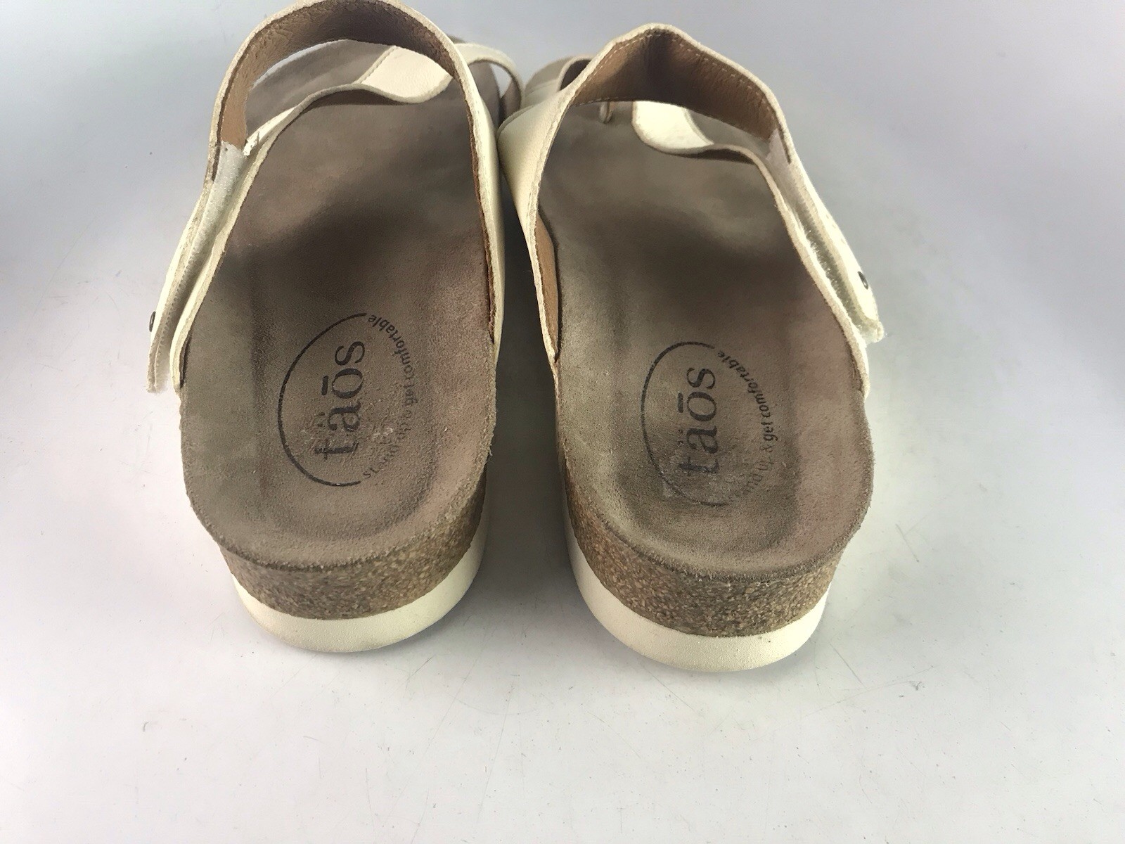 Taos Women’s Lola Thong Sandal Off White Leather Cork LATEX Footbed Sz 7-7.5 Us