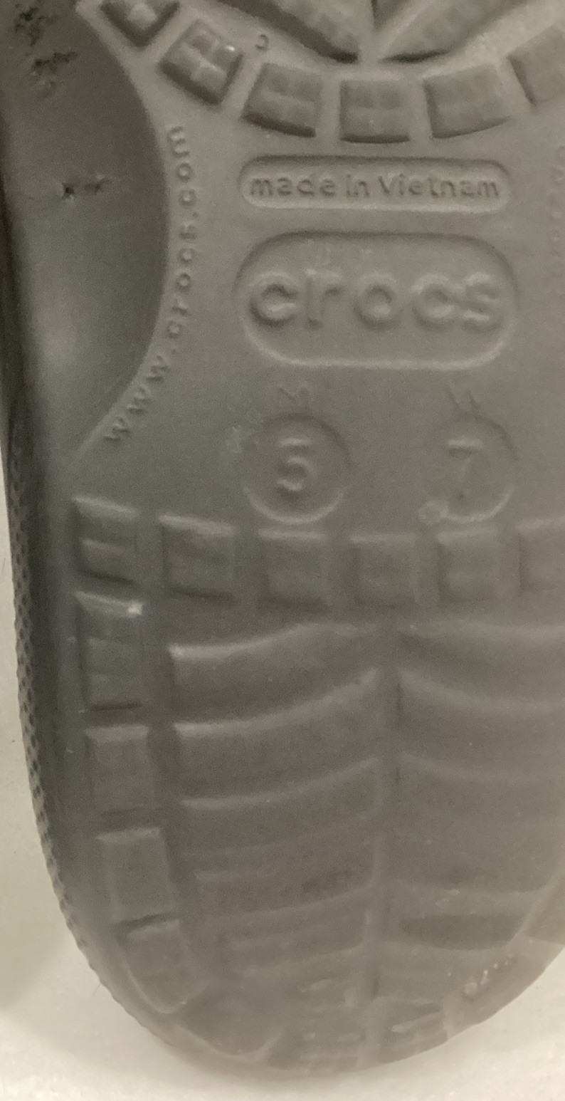Crocs Baya Flip Flop Sandals Black Thong Slip On Spell Out Mens 5 Womens 7