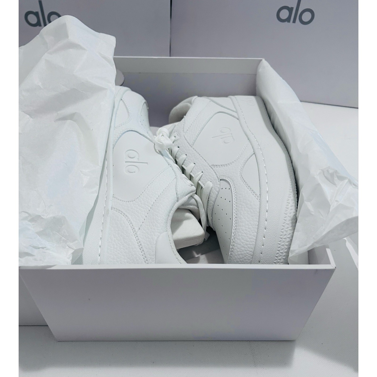 ALO Recovery Mode Sneaker. Women’s size 9/ Men’s Size 7.5 Natural White. NWT’s