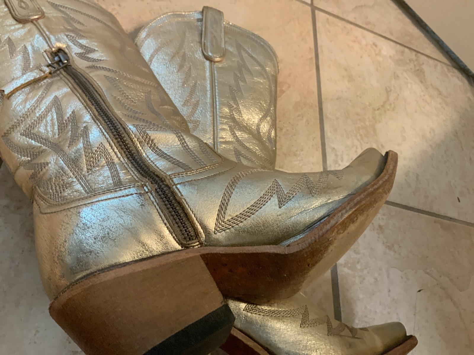 7.5 Junk Gypsy Women’s Nighthawk Champagne metallic Snip Toe Western Boots