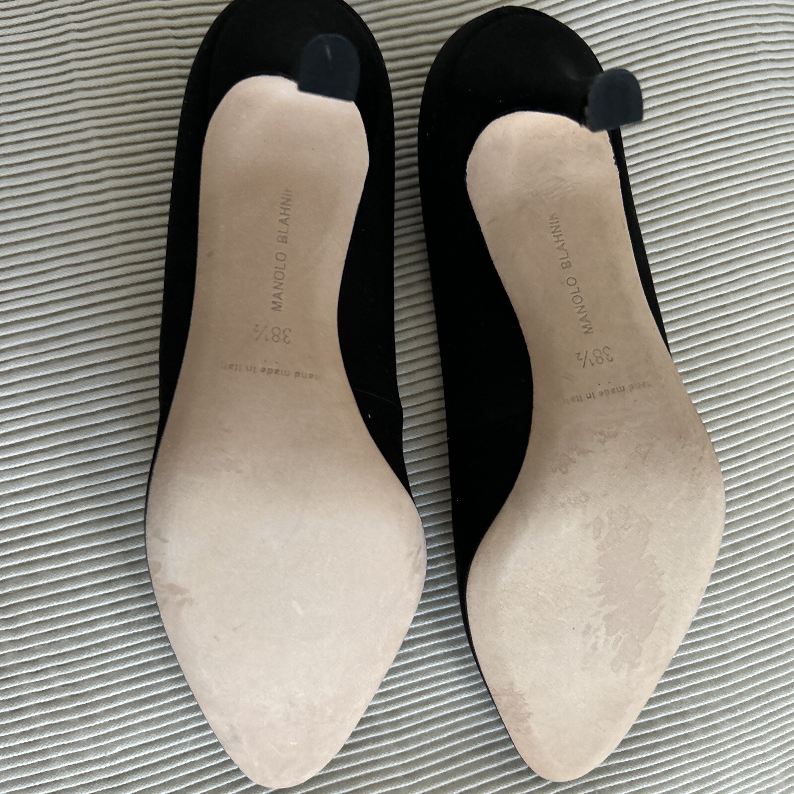 MANOLO BLAHNIK BLACK SATIN SEMI-ROUND TOE HEEL LEATHER SOLE AND INSOLE PUMP 38.5