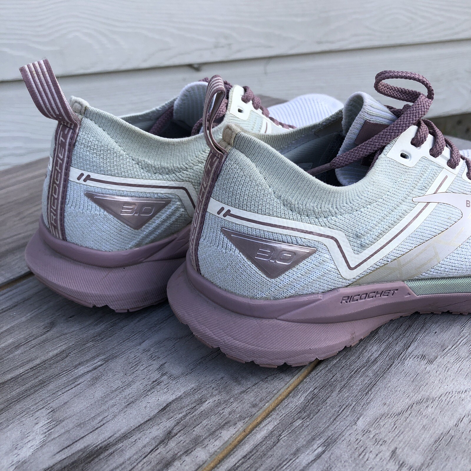 Brooks Ricochet 3 Running Shoes White Pink Womens Size 8.5 B Sneakers 120348B159
