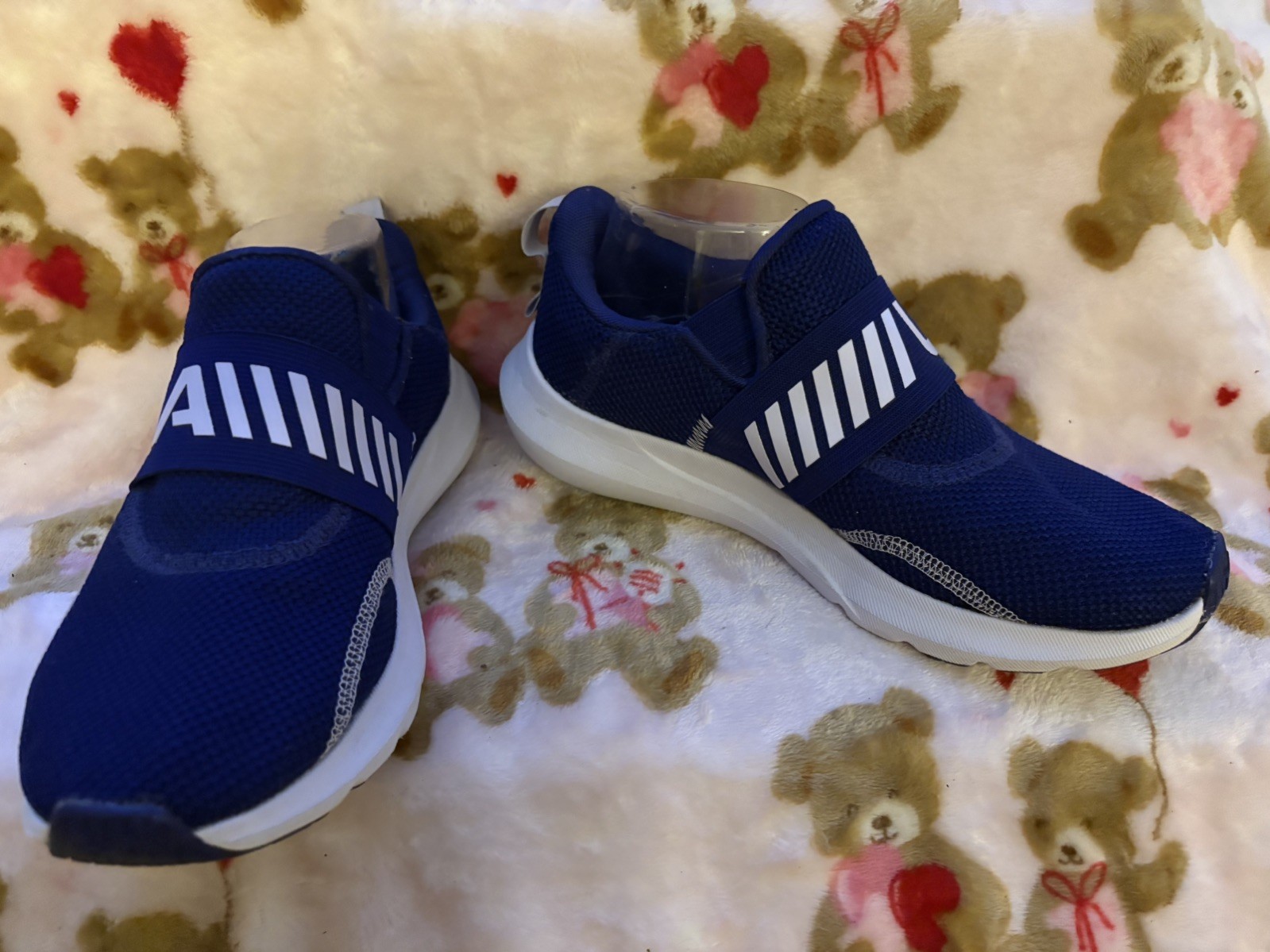 Unisex UNDER ARMOUR Navy Blue Sneakers/White Trim in Size 8.5 made in Indonesia!