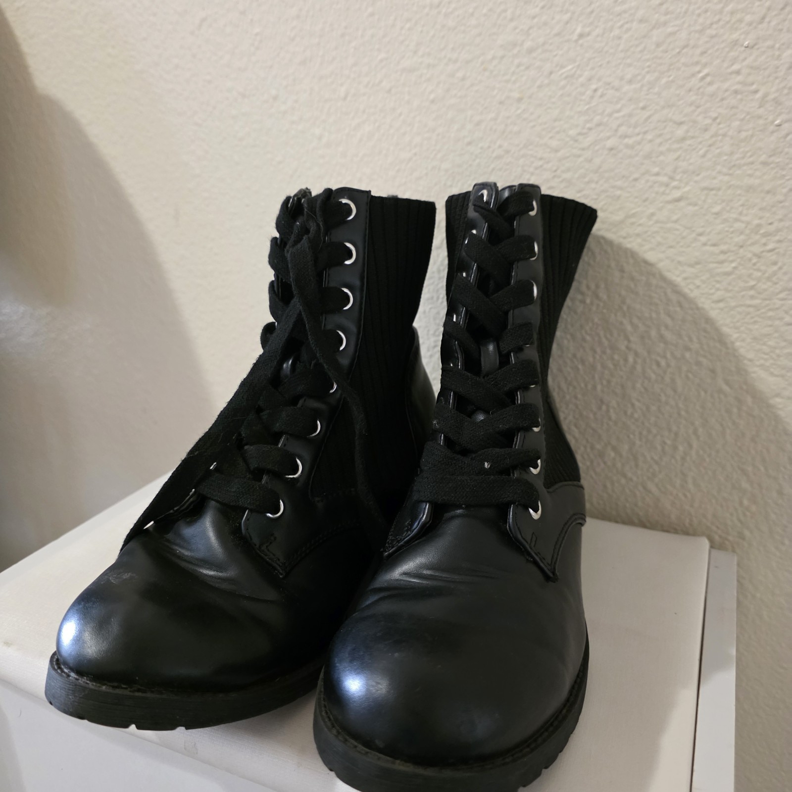 ​Women’s Black Combat Boots Sock Ankle Knit Inset Lace Up Lug Sole Size 8 Grunge