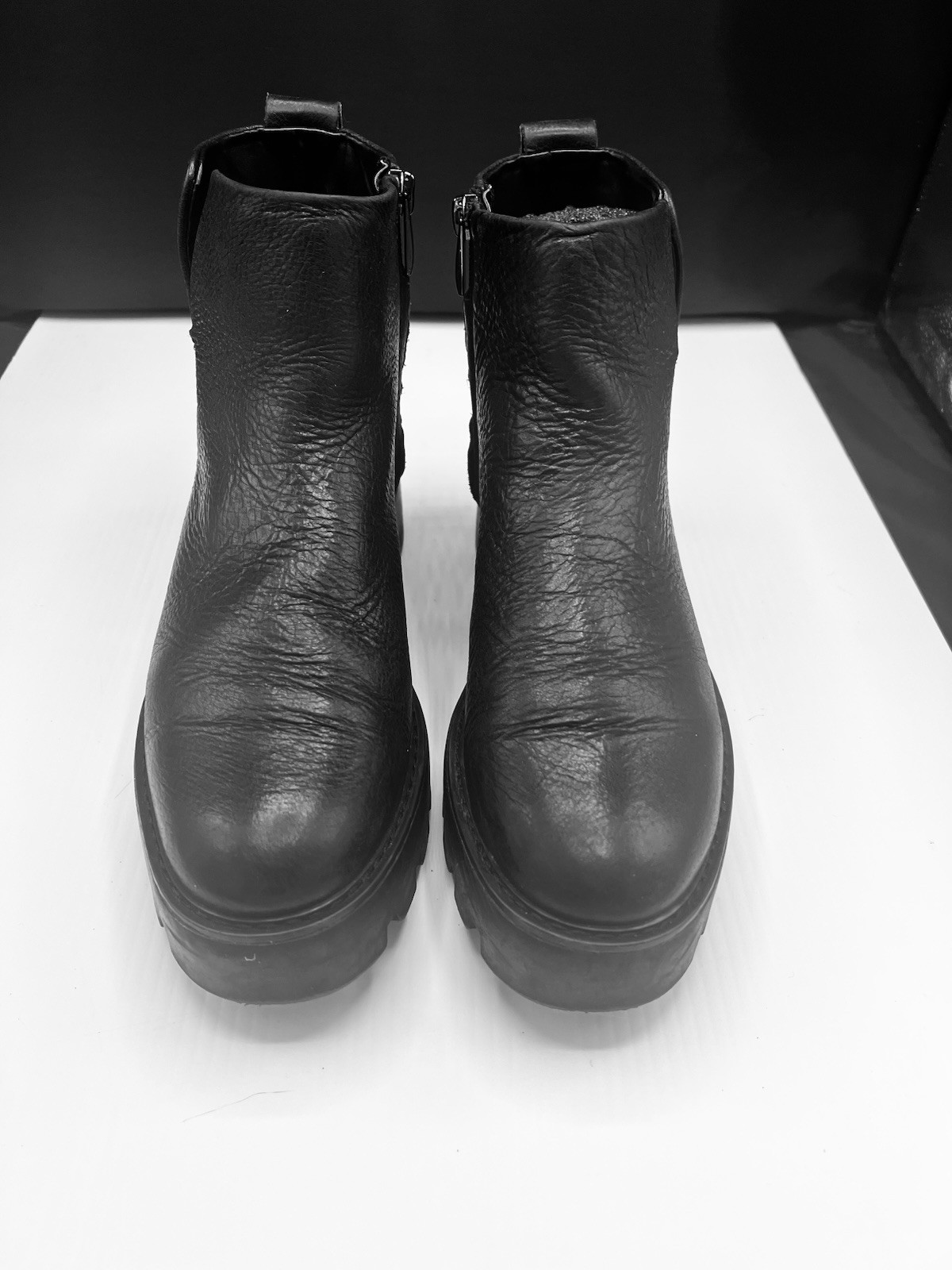 Franco Sarto Billie Black Leather Lug Sole Ankle Boots Women’s 7.5 Zip Comfort