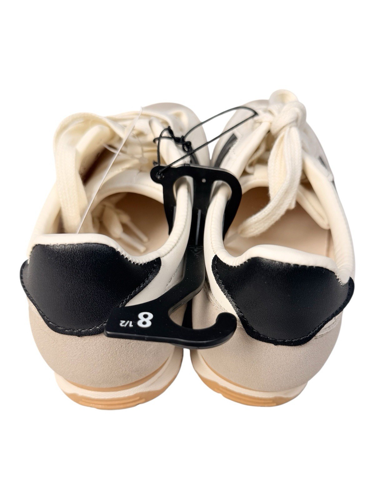 No Boundaries women ‘ Beige/Black Colorblock Low Top Lace-Up Sneakers Rubber