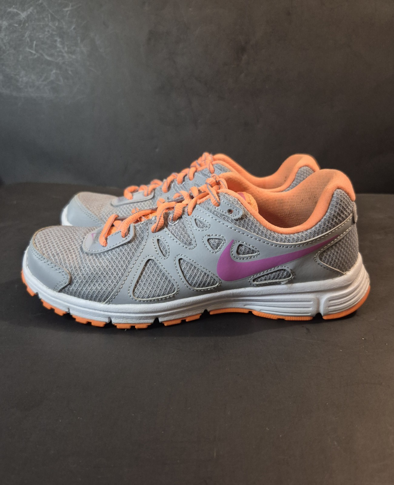 Nike Revolution 2 Gray/Orange Running Walking Athletics Shoes – Size 7