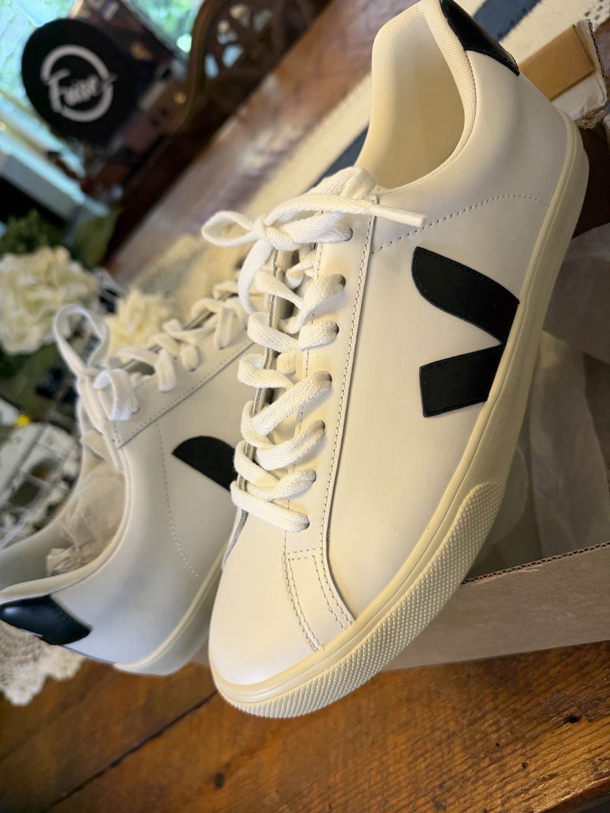 Size 8 – Veja Esplar Leather White Black W
