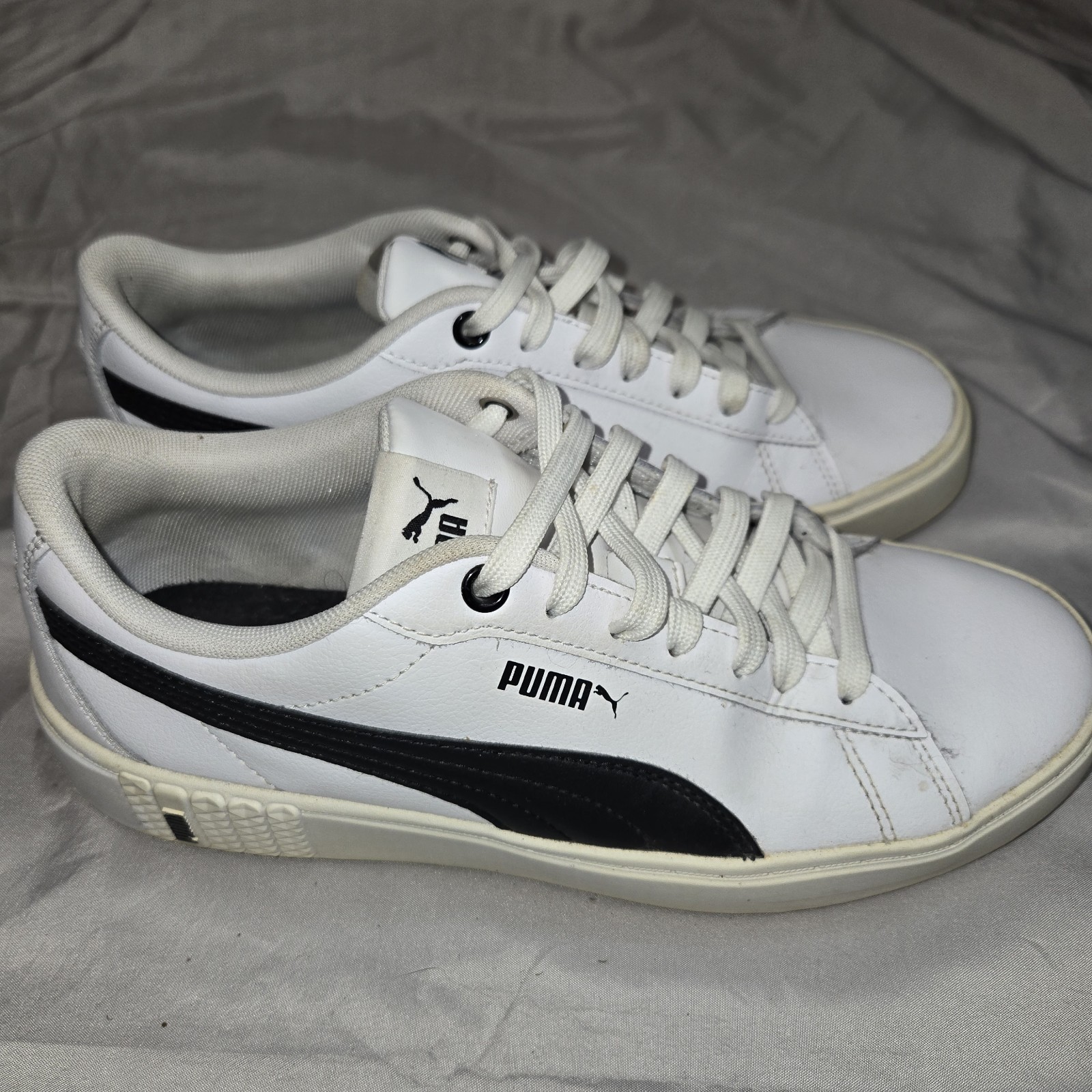 Puma Smash Platform V2 White Women’s Size 9 Casual Lace Up Shoes Sneakers