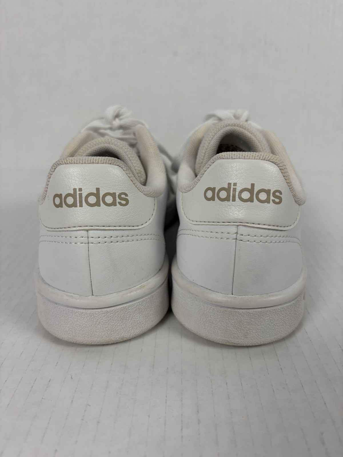 Adidas Grand Court 3.0 Womens Sz 6 White Platinum Silver Stripe Sneakers EE7874