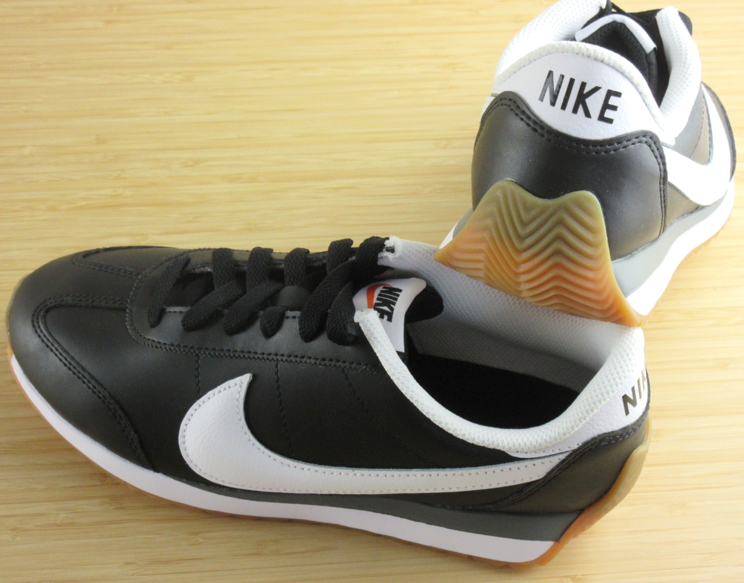 Nike Women’s Pacific Leather Retro Black White Gum Lifestyle Shoes Size 9 NIB