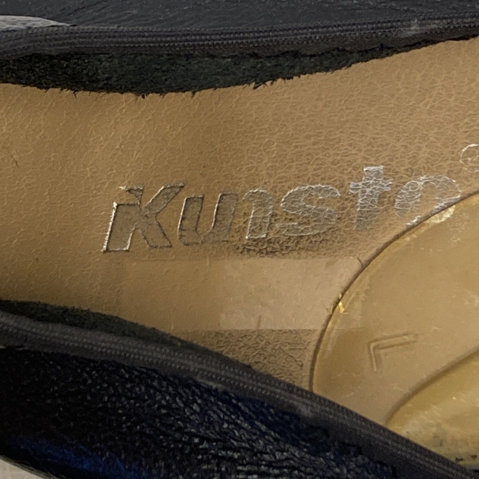 Kunsto Women’s Shoes Size 7-8 Leather Closed Toe Slide Black Flats Footbed 9.25”