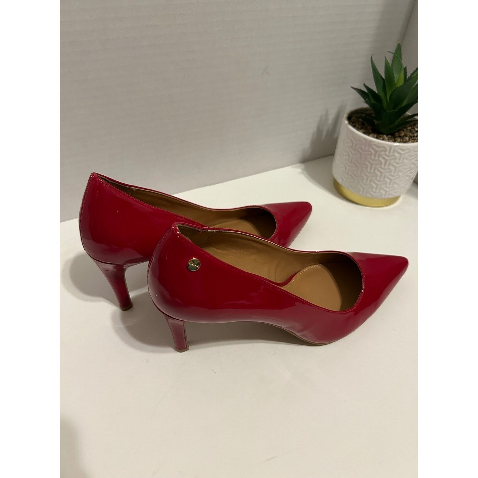 Calvin Klein Nilly Red Patent Pointed Toe Pumps Heels Size 9.5 34E9547