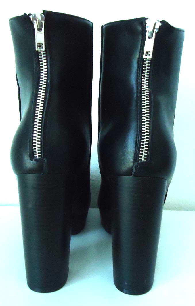 FASHIONNOVA Los Angeles Black Boots Platform Tractor Sole Size-9/39